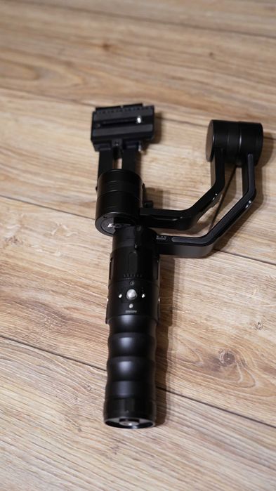 Beholder EC1 stabilizator gimbal 3 axe DSLR si Mirrorless