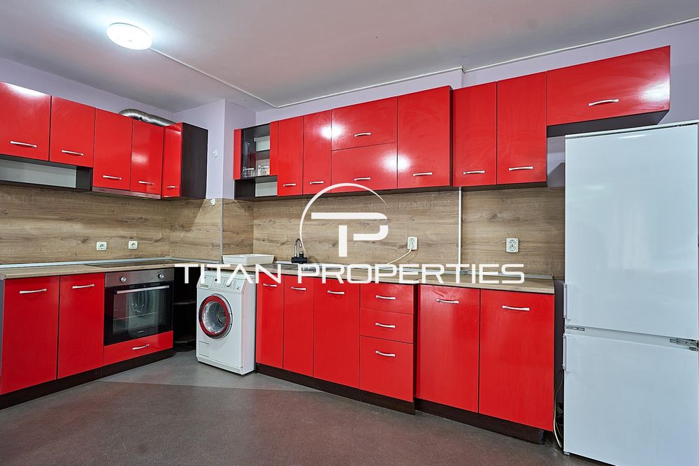 Дава се под наем Тристаен апартамент в Пловдив, Център - 95 кв.м за 625 € - Снимка #2