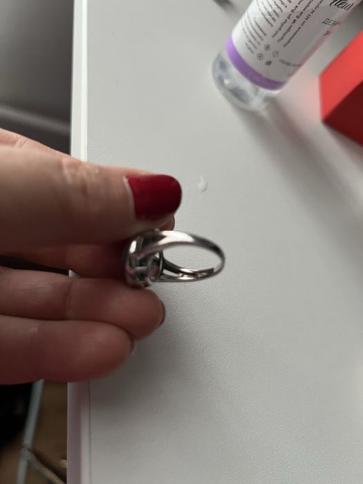 Сребърен пръстен с камък в капковидна форма