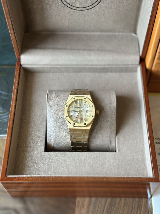 Audemars Piguet Gold 33 mm Quartz - дамски модел