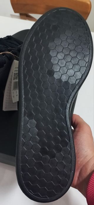 Vând adidași Adidas Noi la Cutie