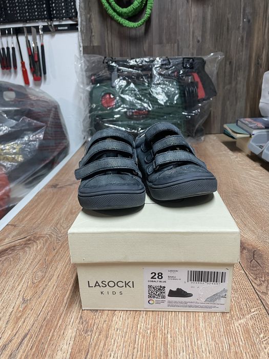Продавам детски обувки Lasocki.
