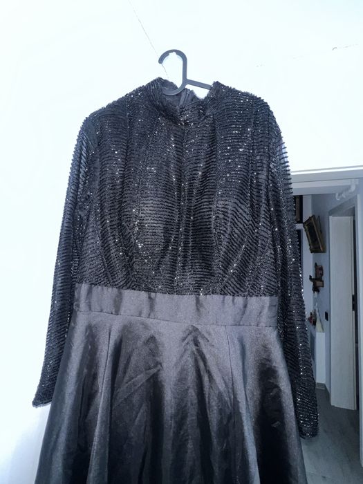 Rochie lunga neagra cu pietre de seara