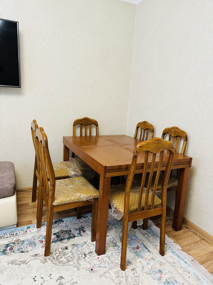 Продается гостинный стол