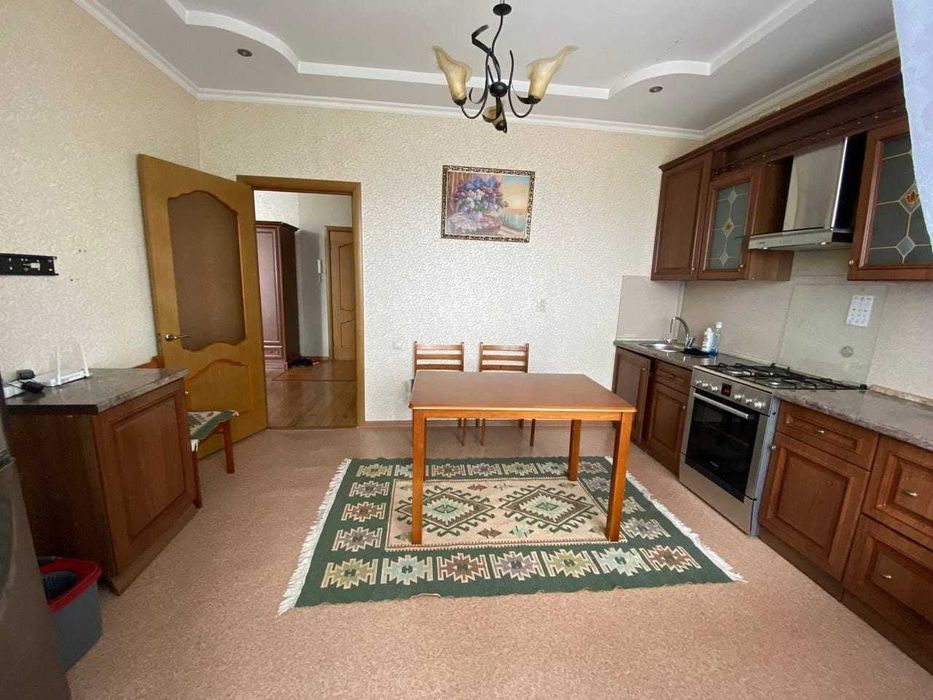 продается 4-комнатная квартира