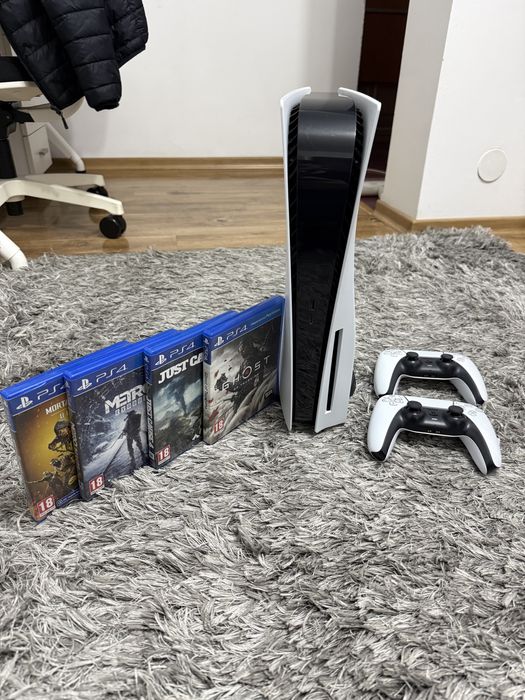 Playstation 5  4 jocuri incluse