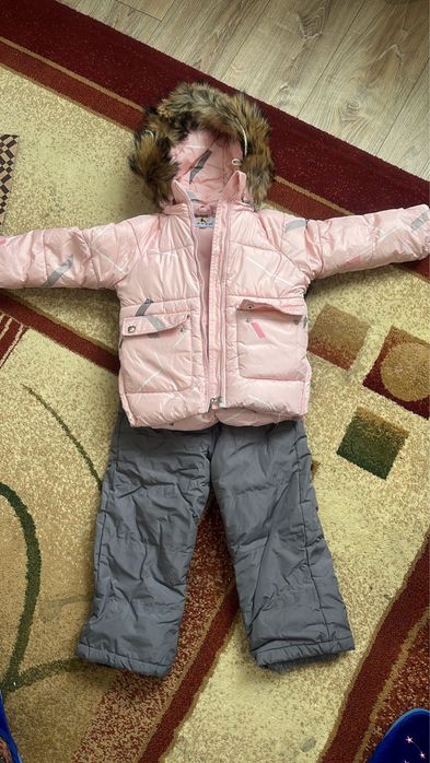 продам детскую куртку с комбинезоном для девочки