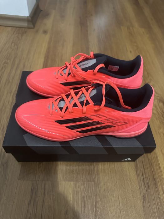 Ghete de fotbal pentru teren sintetic Adidas F50