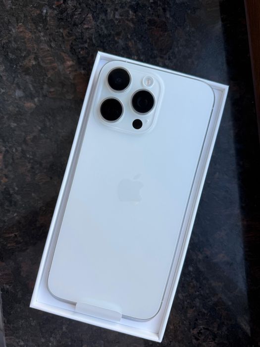 iPhone 15 Pro Max, Alb