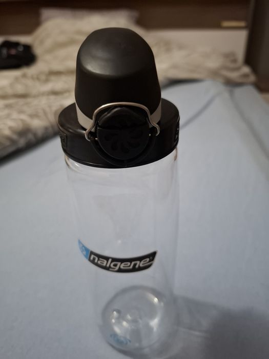 Бутилка за вода!