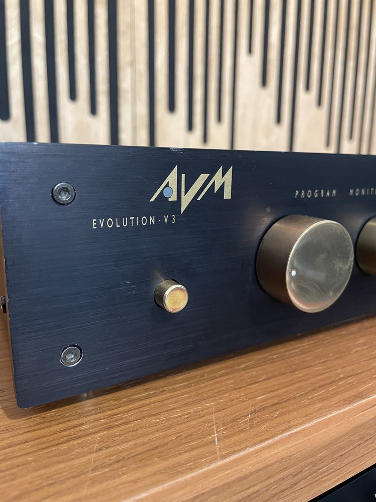 Preamplificator AVM Evolution V3 Recap cu mundorf