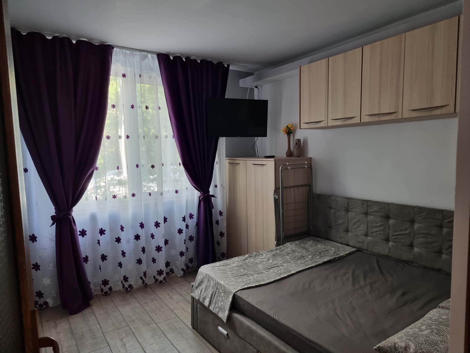 Inchiriez apartament 2 cam etaj 1 in neptun