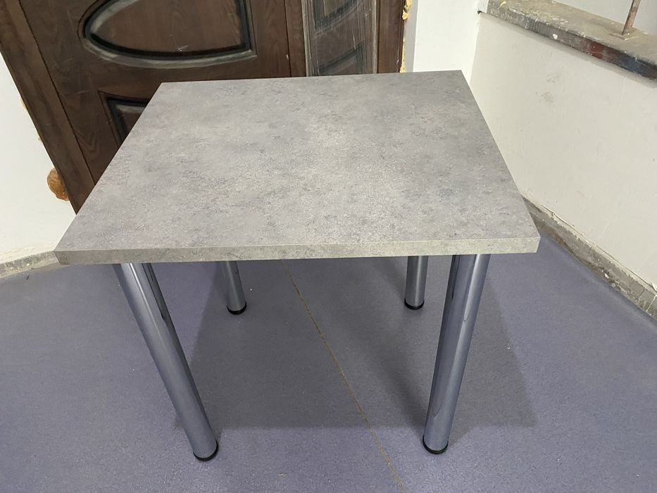Masa de bucatarie cu lungimea de 62 x 72 cm noua !!