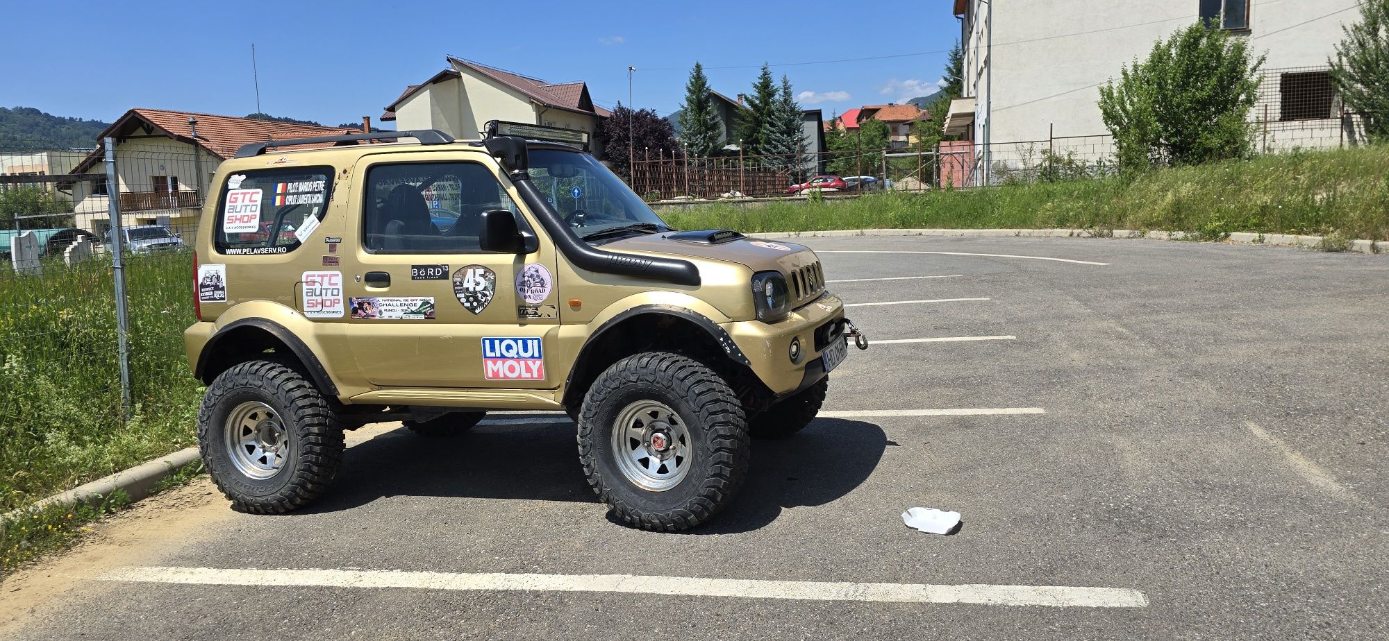 Suzuki Jimmy impecabil poate fi folosit p orice teren , chiar concurs