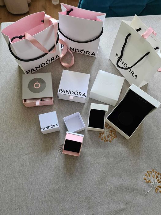 cutii si pungi Pandora