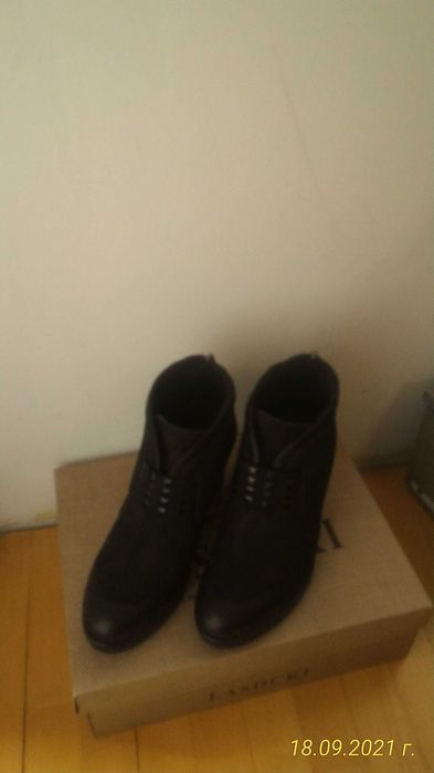 Удобни и леки боти - набук - нови!