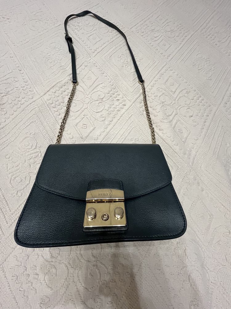 Дамски чанти FURLA и GUESS