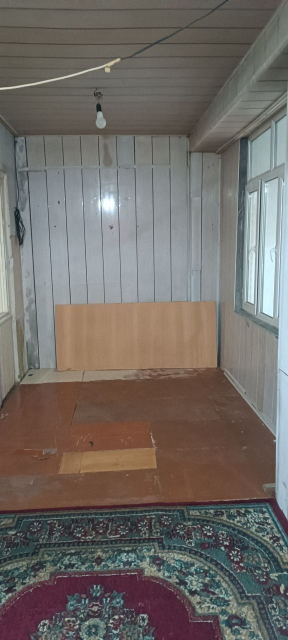 Srochno Arzon Uy yunusobod 19 kv 4 xona 1 etaj agarot padval bor