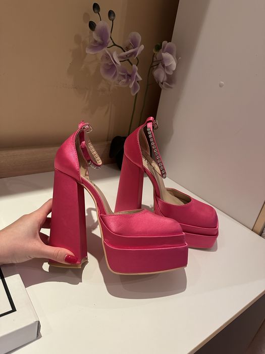 Розови обувки с ток