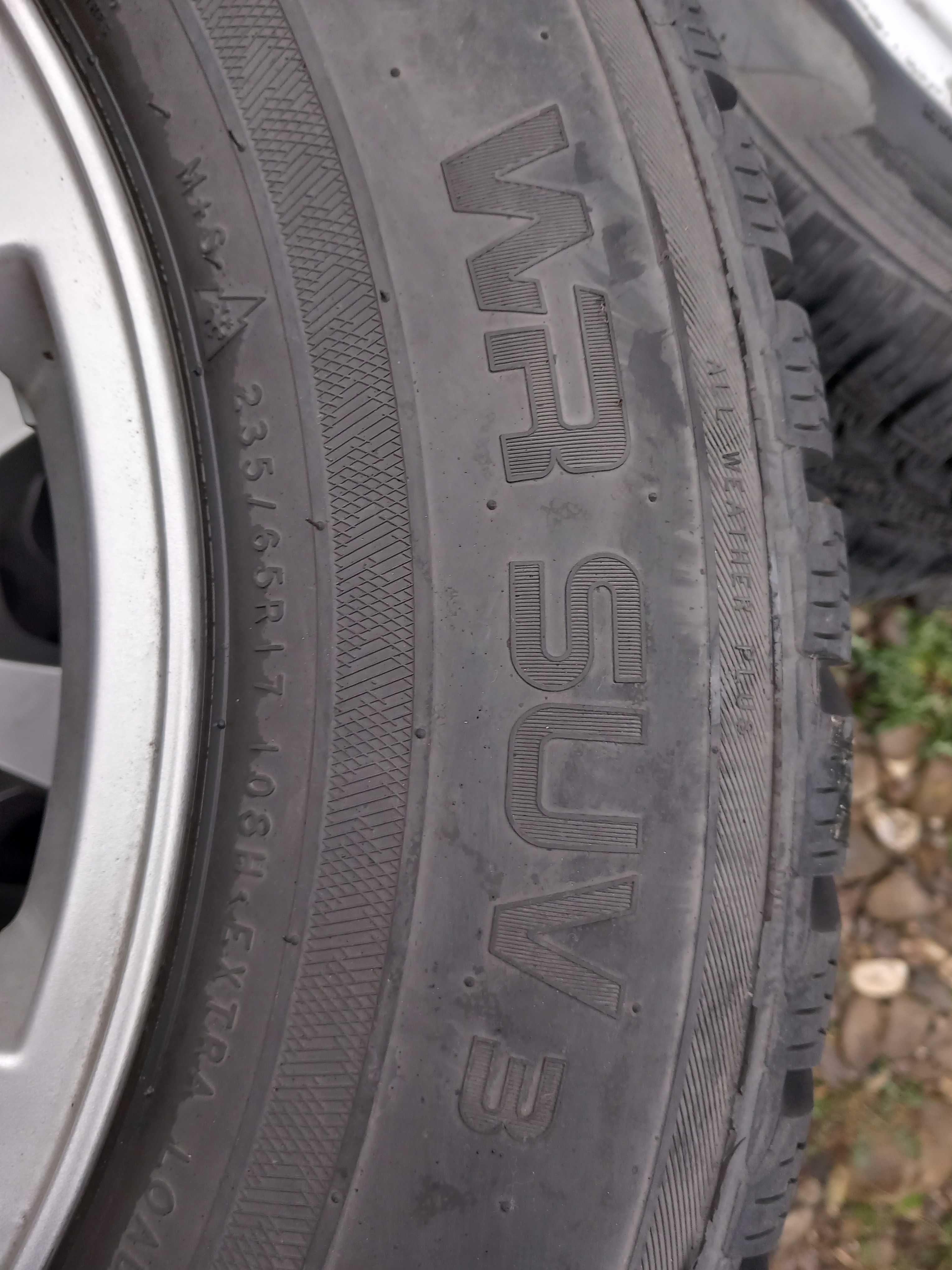 Set 4 Anvelope Iarna Nokian WR Suv 3 235 65 R17 An 2014