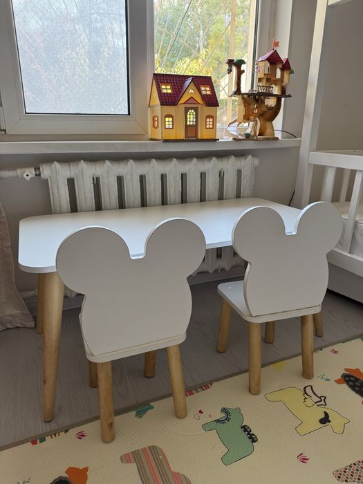 Стол и стулья детские