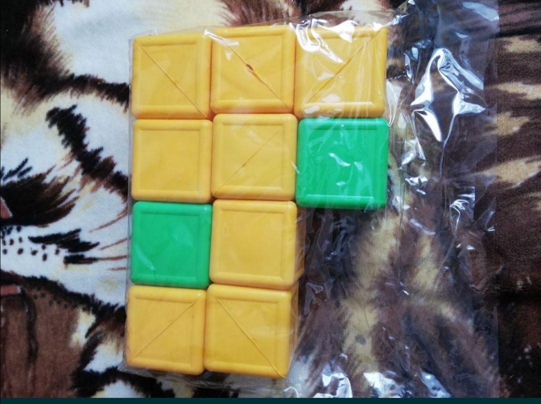 Кубики жёлтые, зелёные