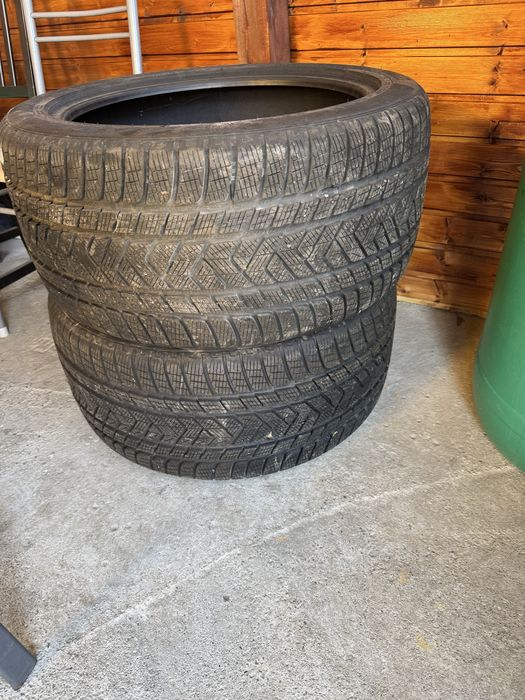 Vand 2 anvelope de iarna 305/40/20 pirelli runflat