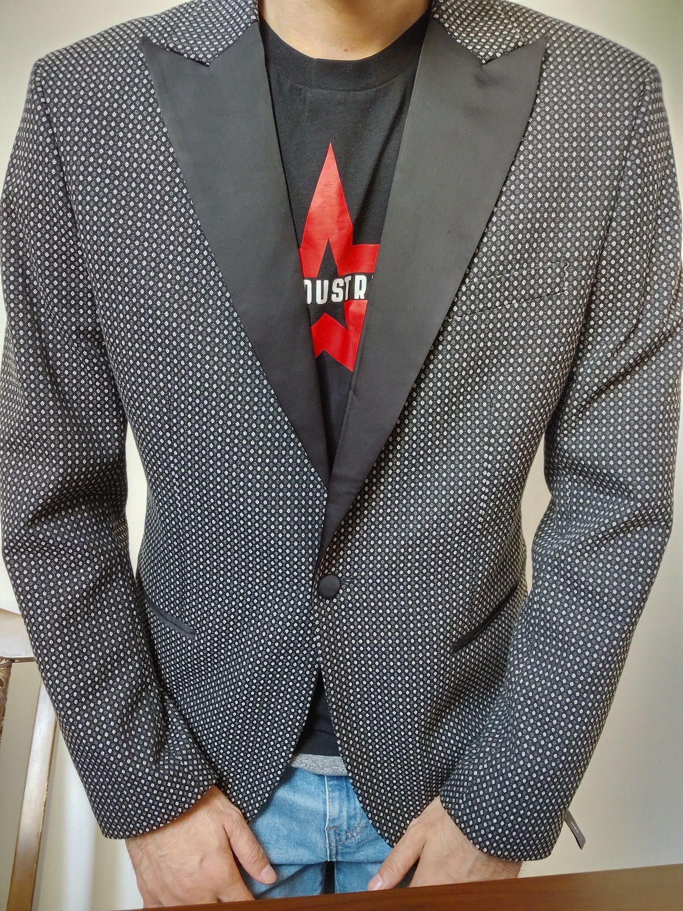 Новый костюм смокинг H&M Пиджак из Германии 52-54р для мероприятия