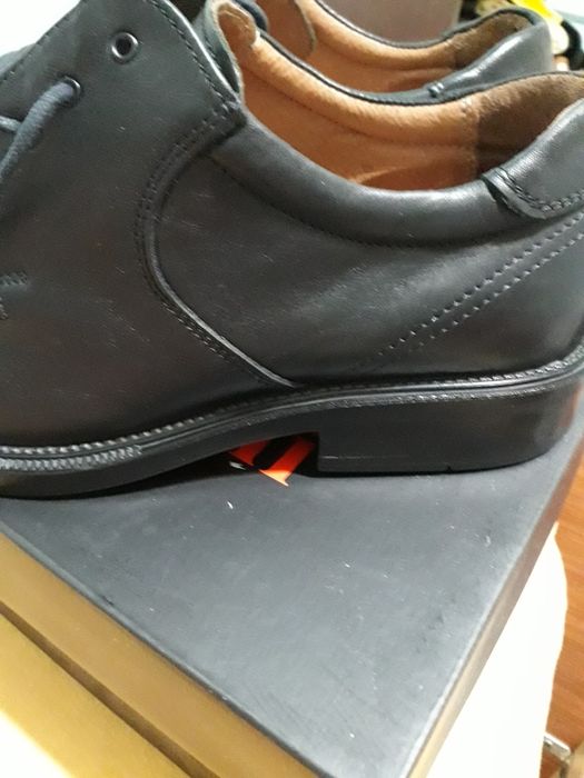 Vand pantofi din piele marca Borell