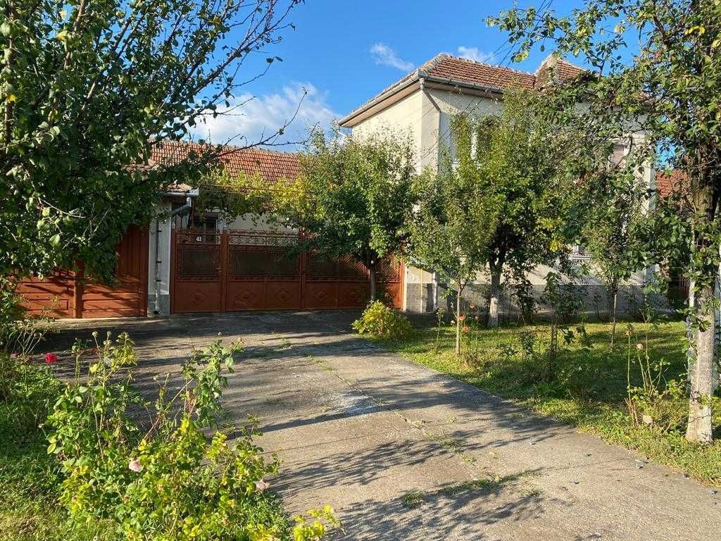 Proprietar vand casa 6 camere cu teren 750mp