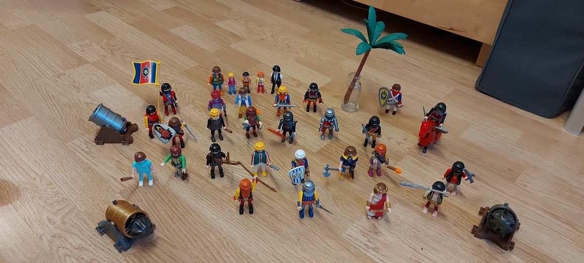 Set figurine Playmobil cu multe accesorii