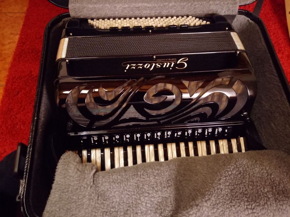 Acordeon Giustozzi 5/5 - cassotto dublu - amplificare Musictech - 2023