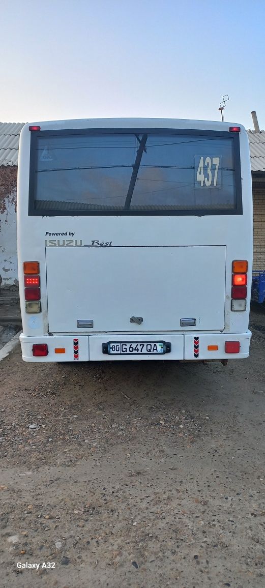 Isuzu NP 21 2012 yil