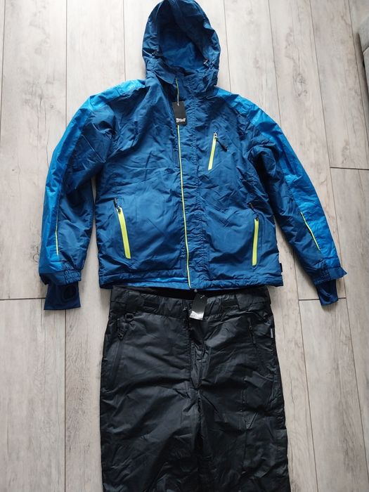 Продам зимний прогулочный горнолыжный костюм мужской .