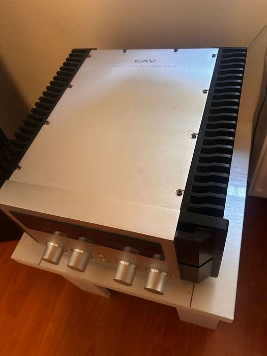 Superb! Amplificator high end CAV A8 monstru apr. 40 kg. Fara oferte!