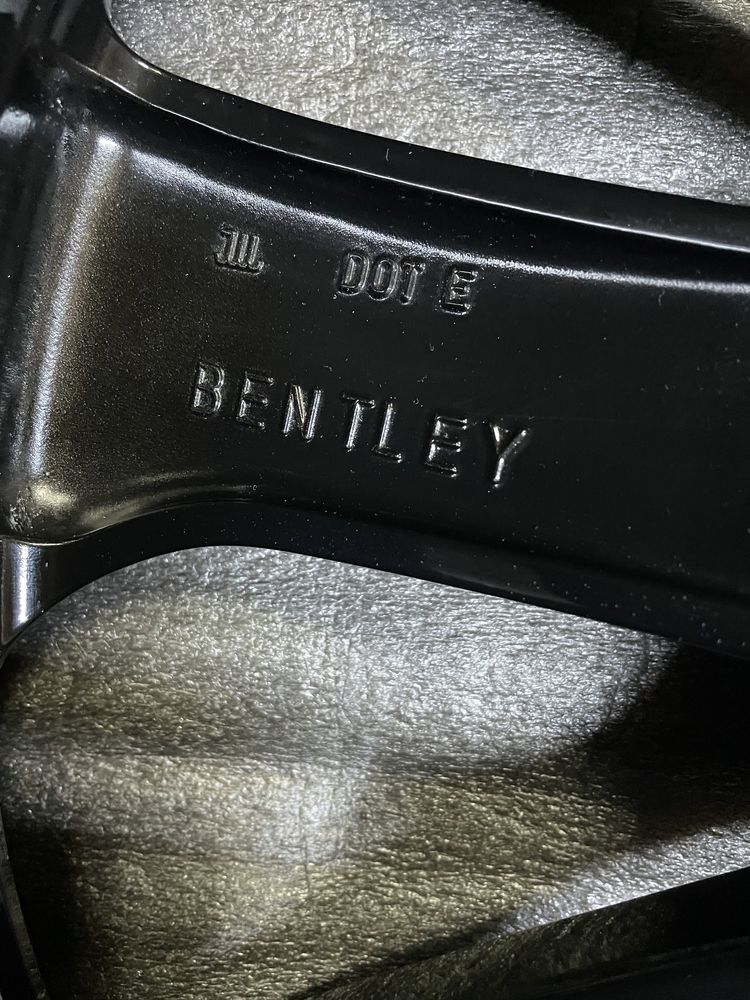 Jante Originale Bentley Bentayga pe 21 cu anvelope IARNA !