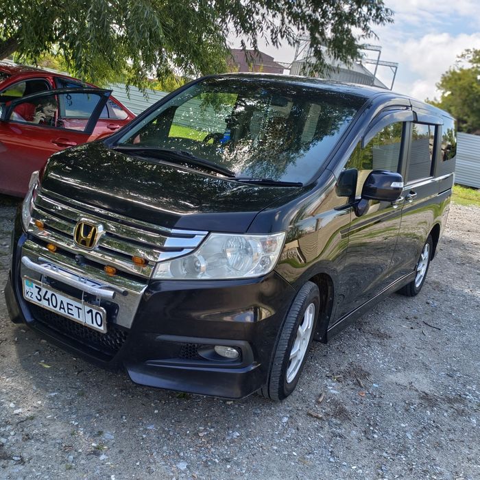 Продам хороший семейный минивен