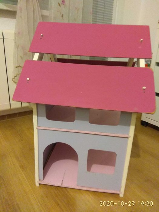 Дървена къща за кукли