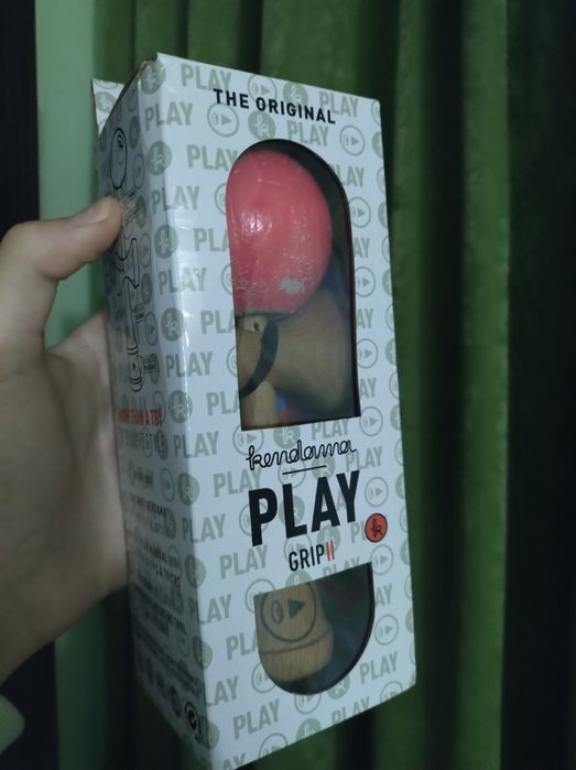 Kendama PLAY semnata Bisoi, Mihaela, Mocioiu