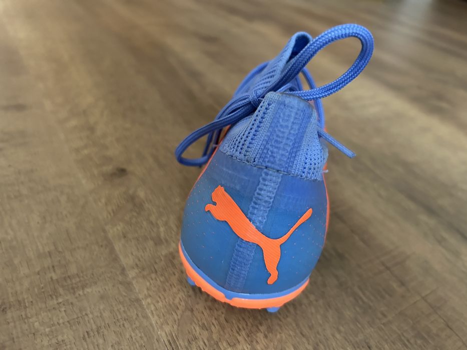 Vând ghete fotbal puma future