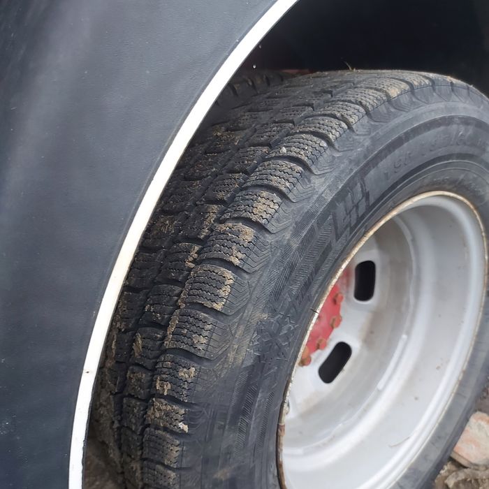 Iveco daily 35c13 basculabilă pe 3 parti doka 7 locuri motor 2,8