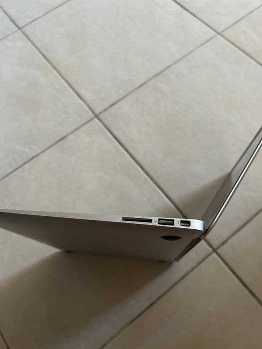 MacBook Air 13” (A1466, 2017) – на части / за ремонт