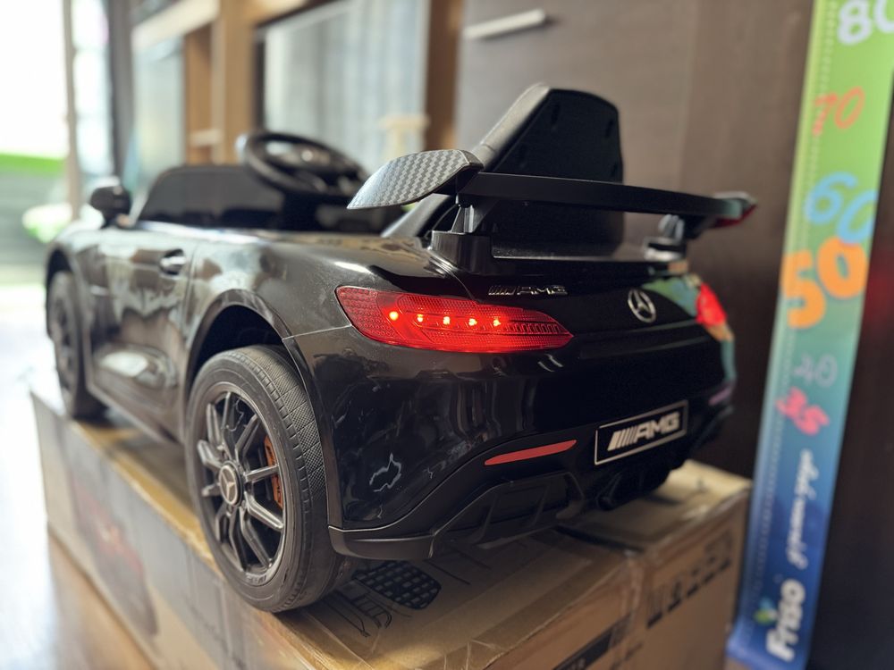 Детска кола Mercedes AMG GTR 12V