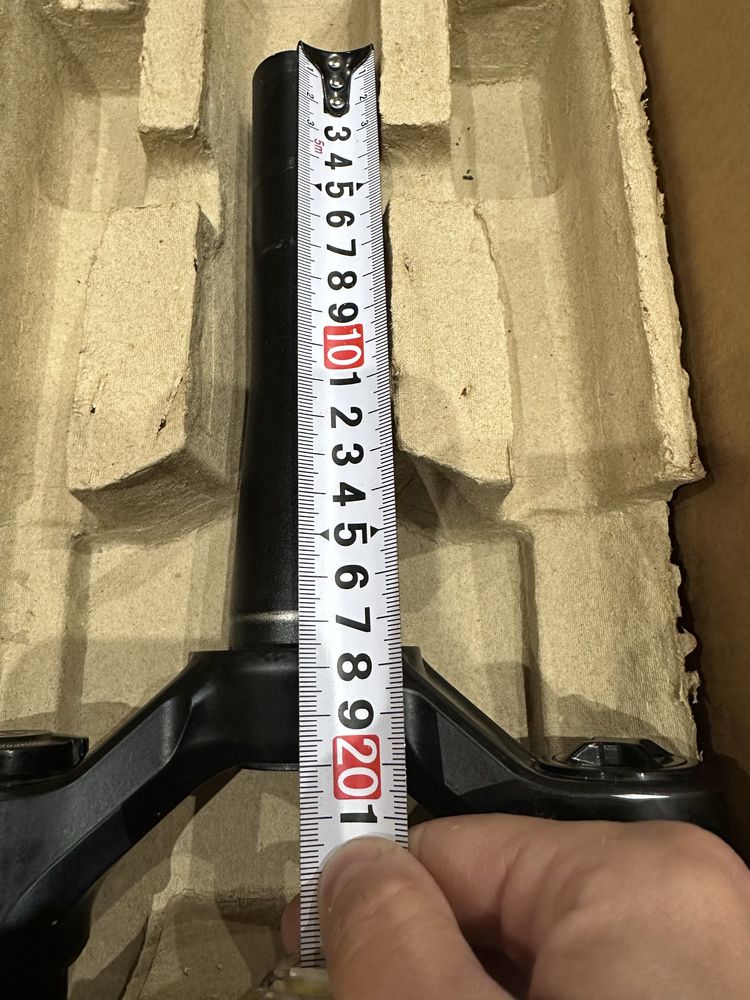 Продавам вилка RockShox Lyrik Base 150MM 29"