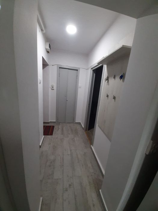 Închiriez apartament 2camere, decomandat, etaj 1, Argeșului, 300m UMF
