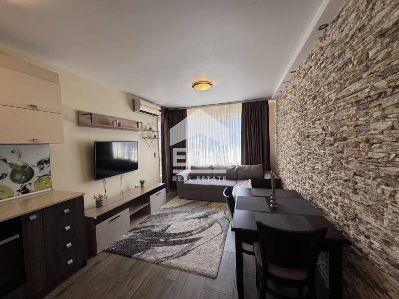 Ексклузивен обзаведен апартамент с три спални за продажба до ОУ "Стоян