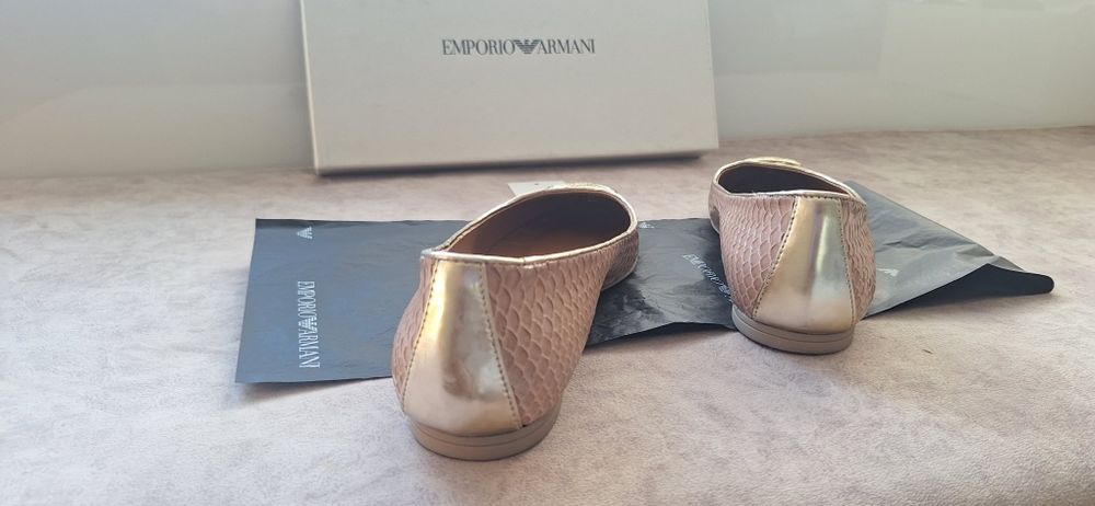 Emporio Armani, Нови обувки - пантофки, р-р EU 38, естествена кожа