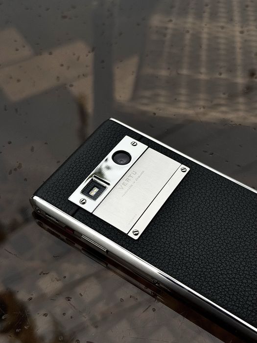 В наличии телефон VERU