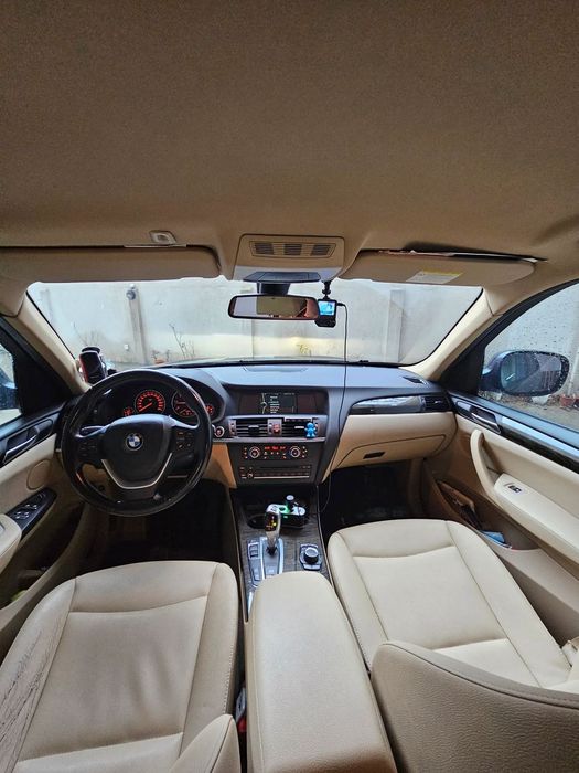 BMW X3 Primul proprietar, stare foarte buna, functioneaza foarte bine.