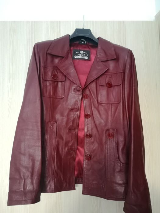 Vând geaca de piele rosu vișiniu